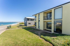 South Seas 5- Absolute Beachfront Wifi Views